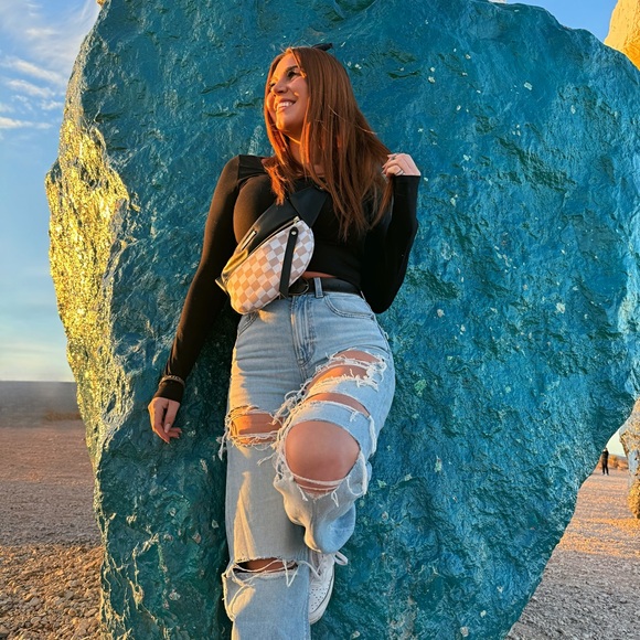 ♡ meet the seller ♡ - Picture 3 of 6